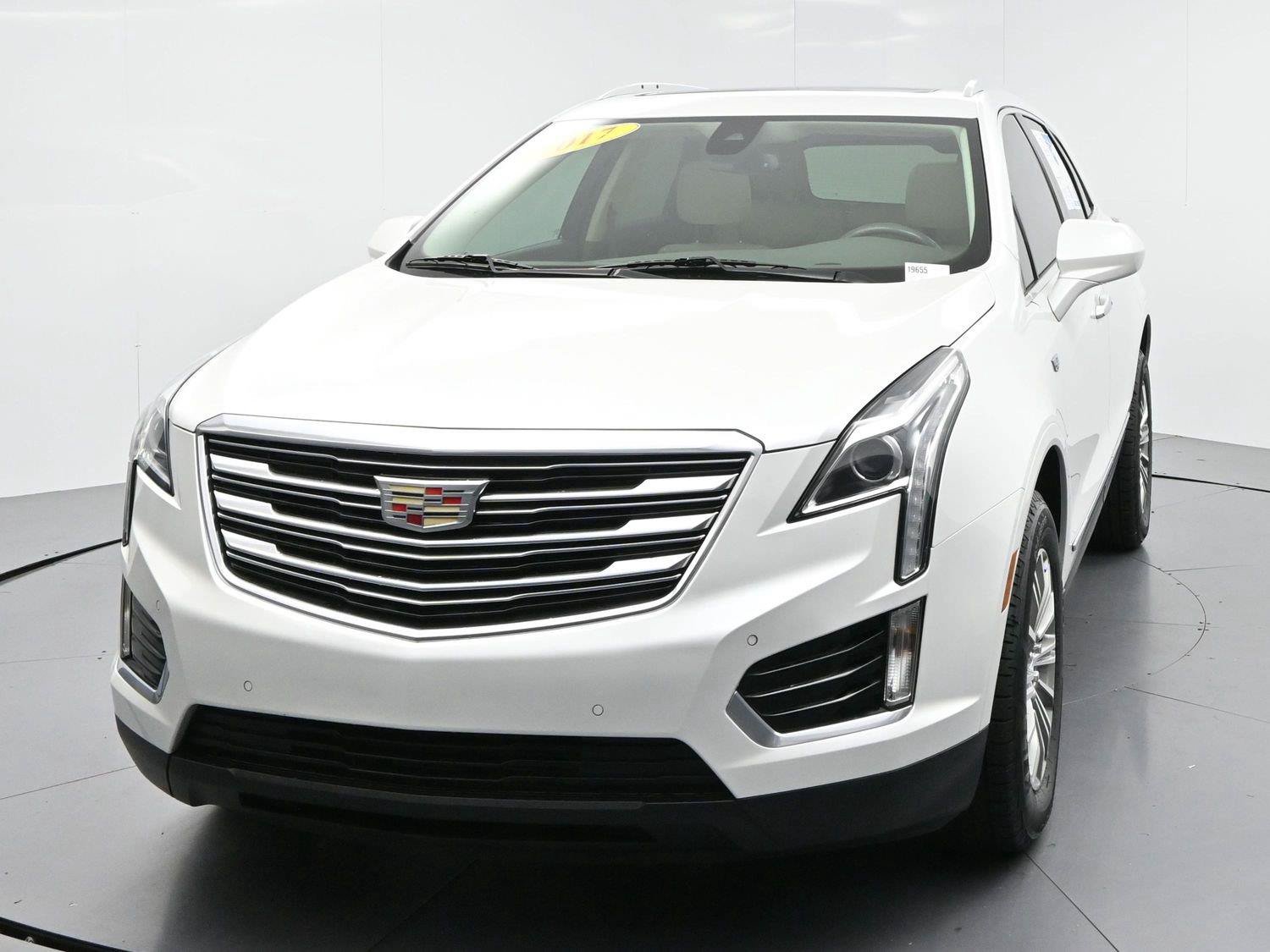 Used 2017 Cadillac XT5 Luxury w/ Driver Awareness Package FWD image 3