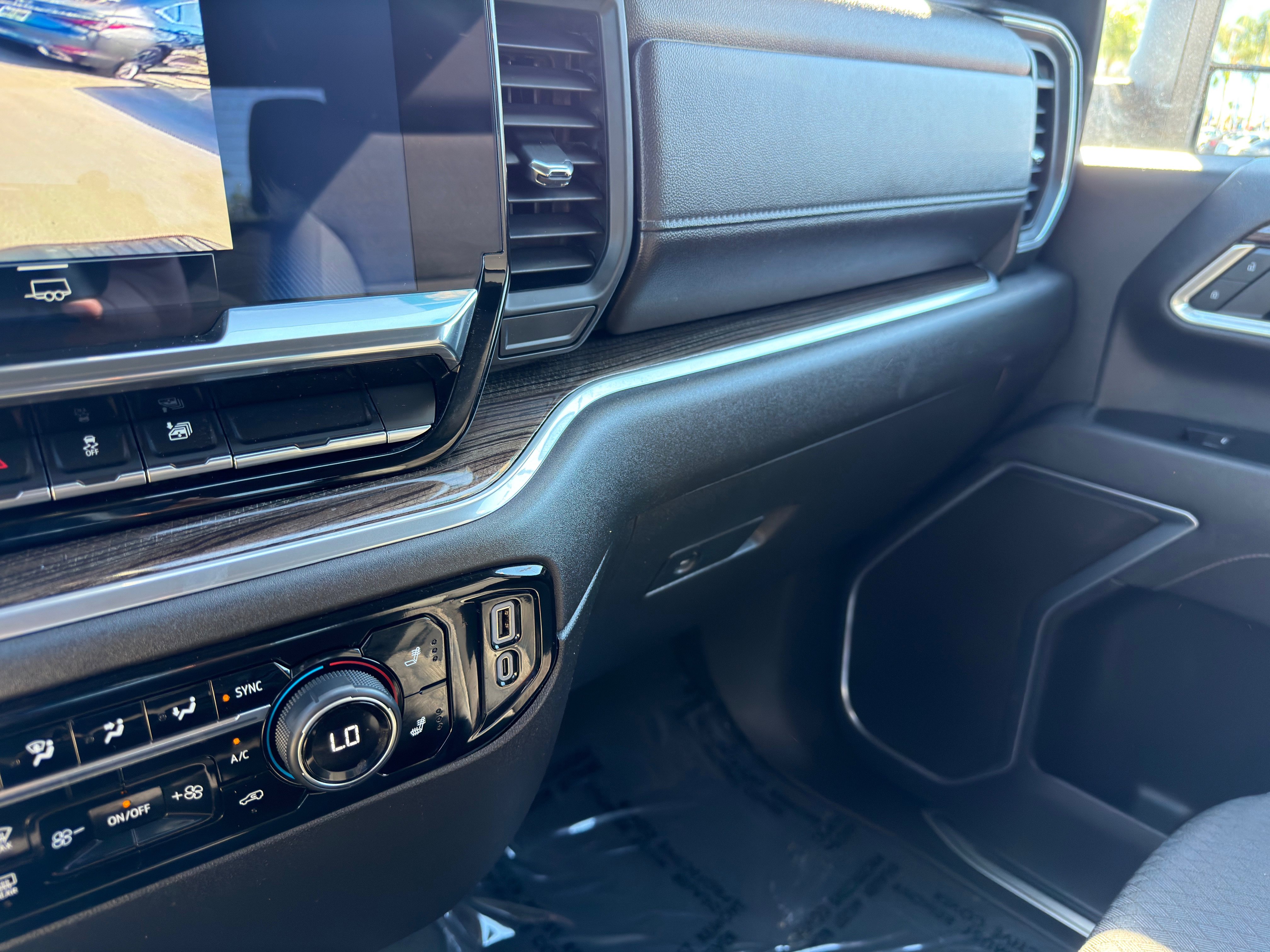 Used 2025 Chevrolet Silverado 2500 LT w/ Convenience Package image 43