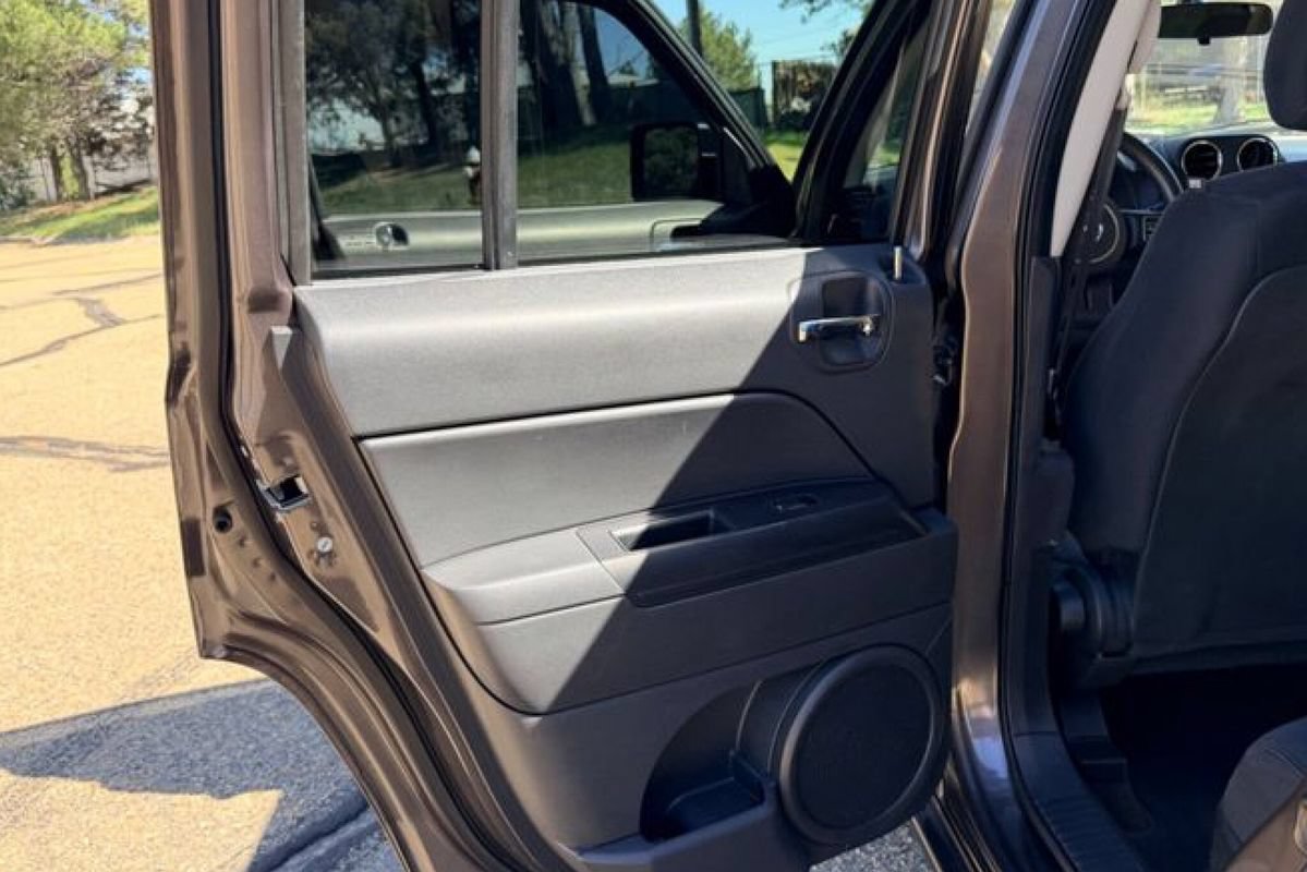 Used 2015 Jeep Patriot Sport AWD/4WD image 21