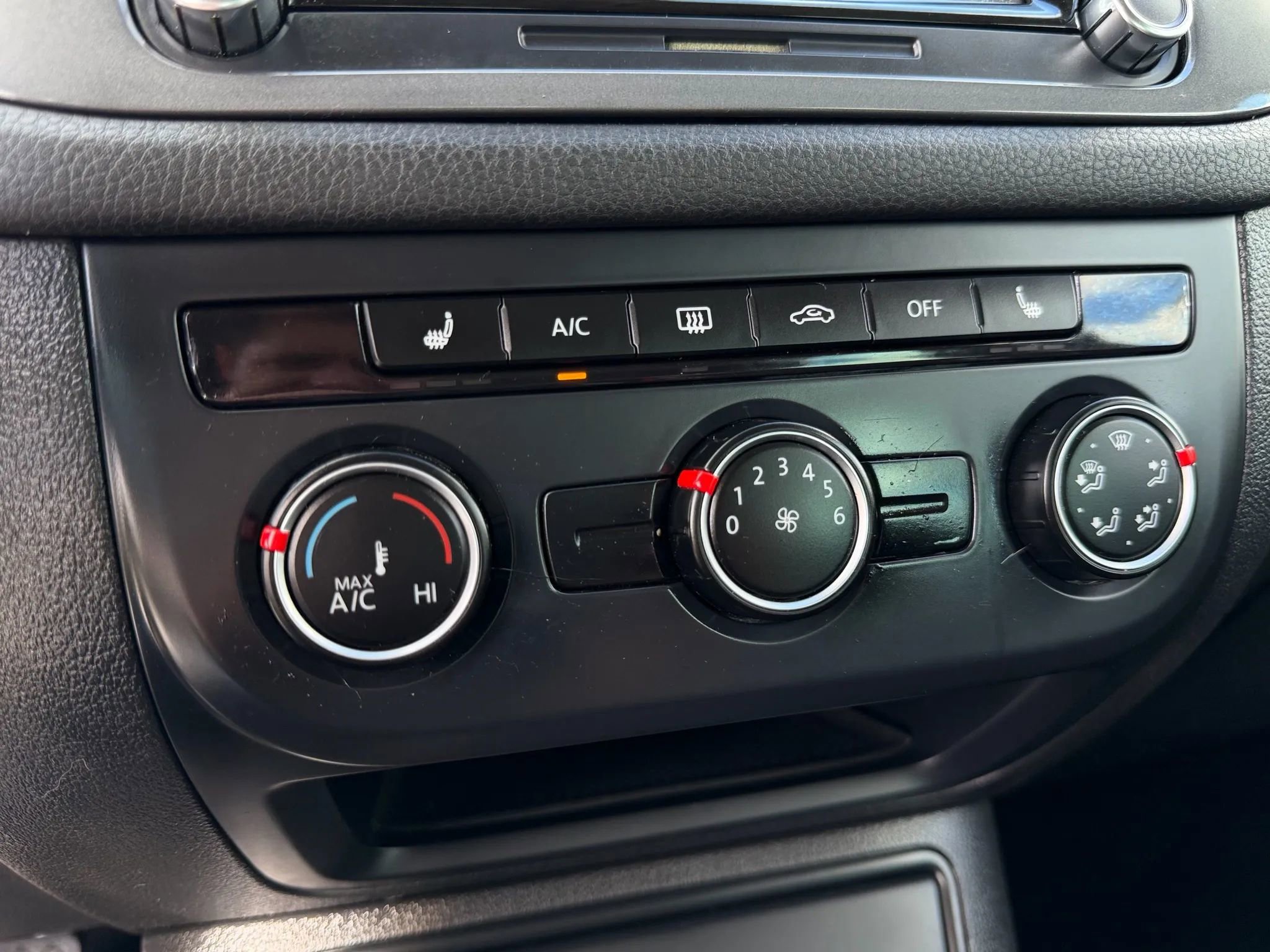 Used 2015 Volkswagen Tiguan SE image 23