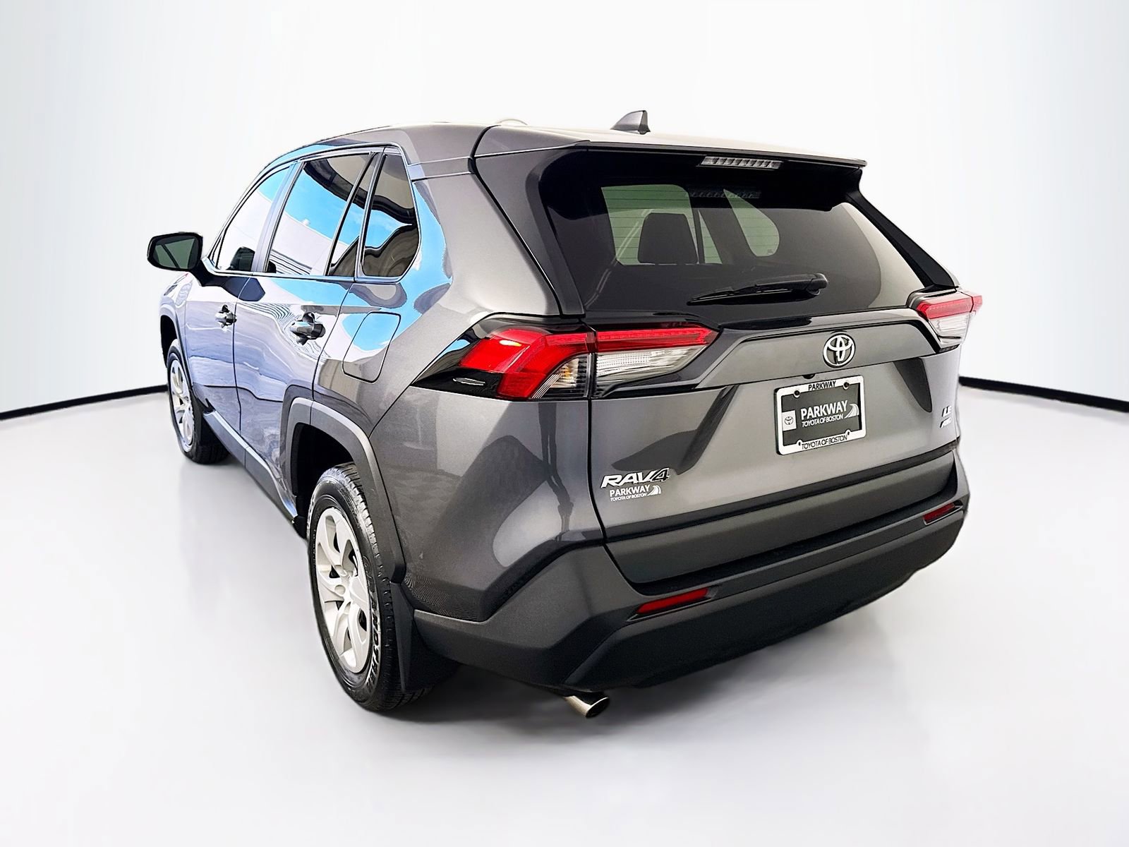 Used 2024 Toyota RAV4 LE AWD/4WD image 5