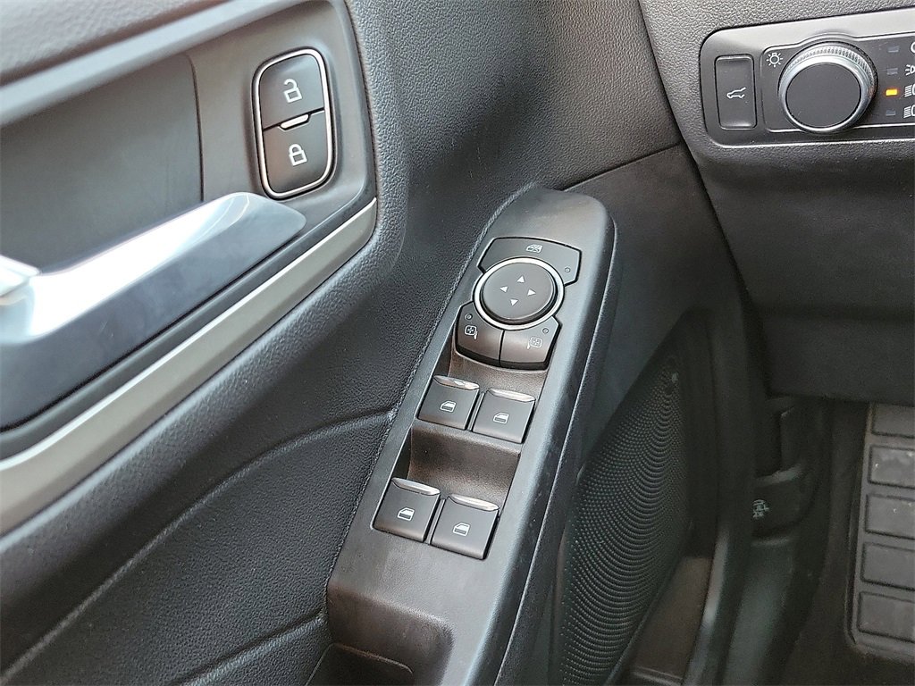 Used 2021 Ford Escape SE w/ SE Sport Appearance Package image 13