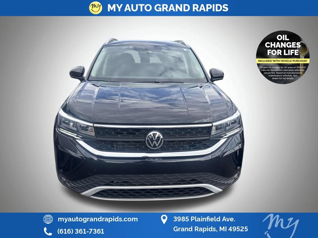 Used 2022 Volkswagen Taos SE AWD/4WD image 2
