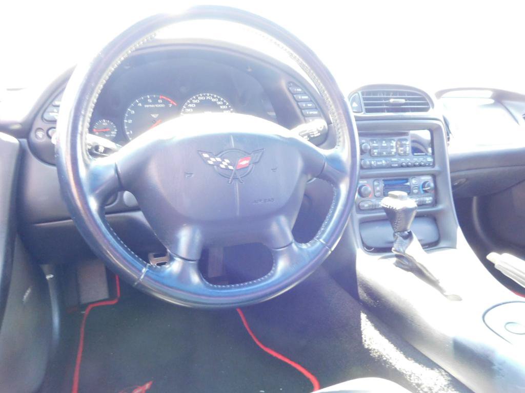 Used 2004 Chevrolet Corvette Coupe w/ Roof Package RWD image 3