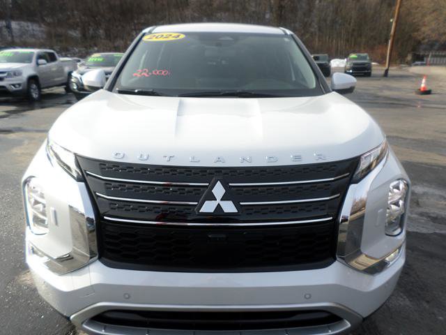 Used 2024 Mitsubishi Outlander SE image 4