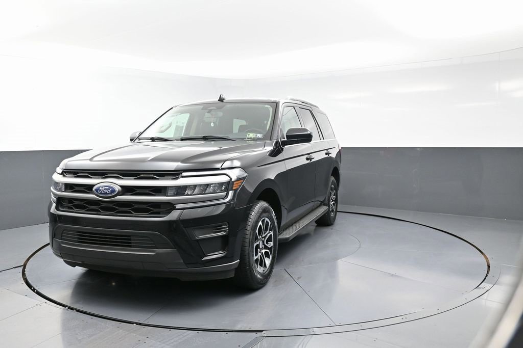 Used 2024 Ford Expedition XLT image 3