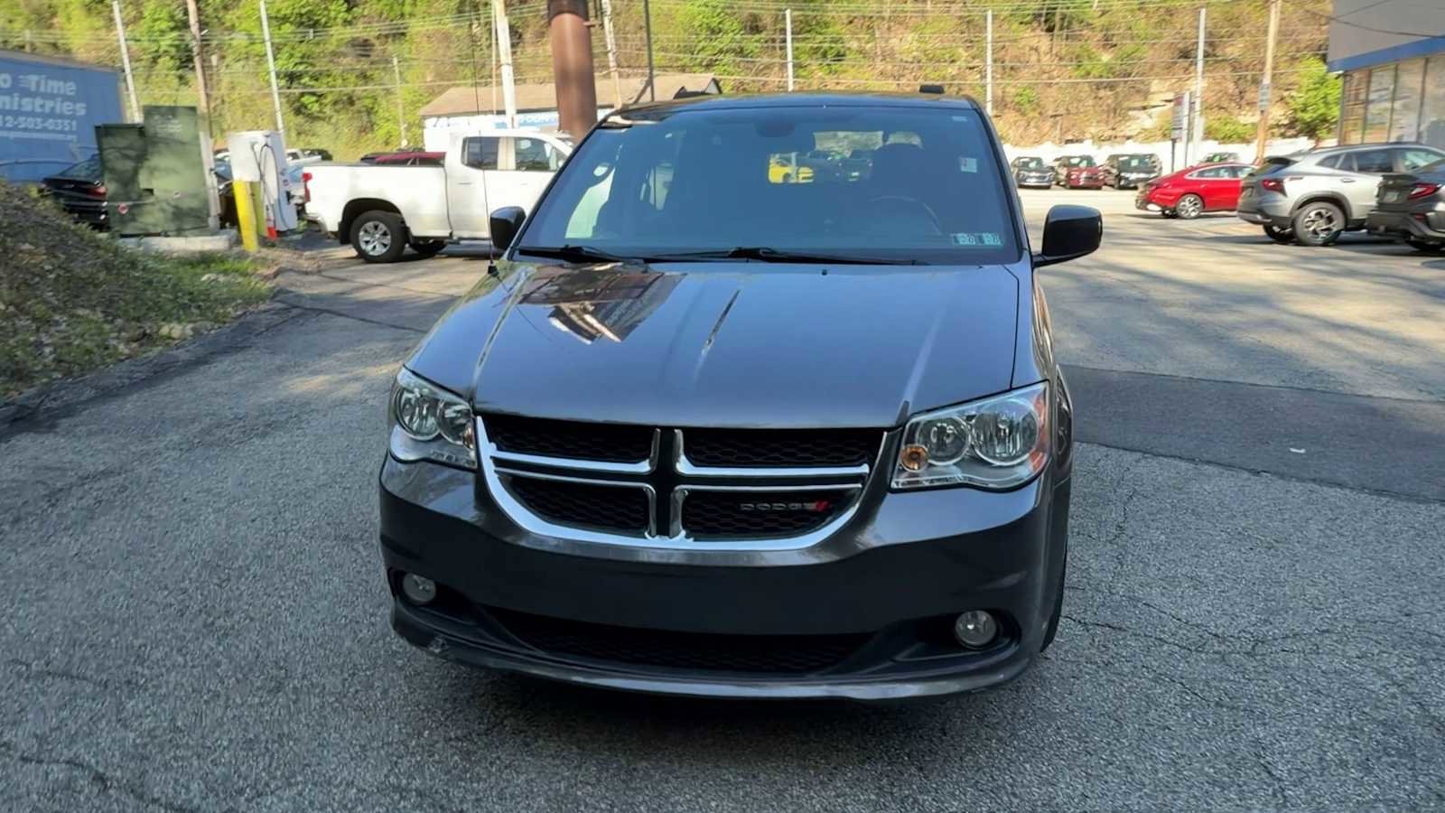 Used 2018 Dodge Grand Caravan SXT FWD image 3