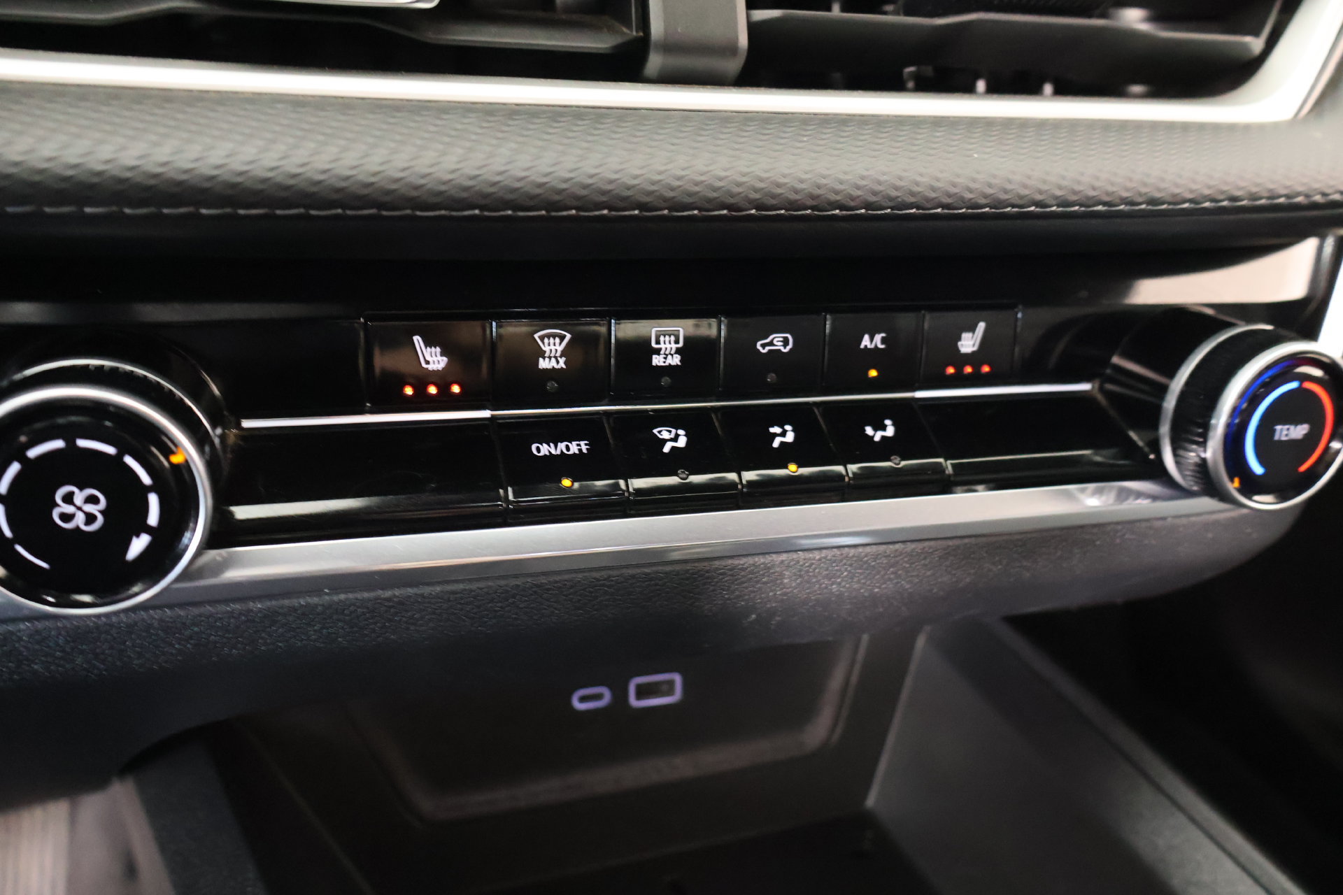 Used 2025 Chevrolet Equinox LT FWD image 8