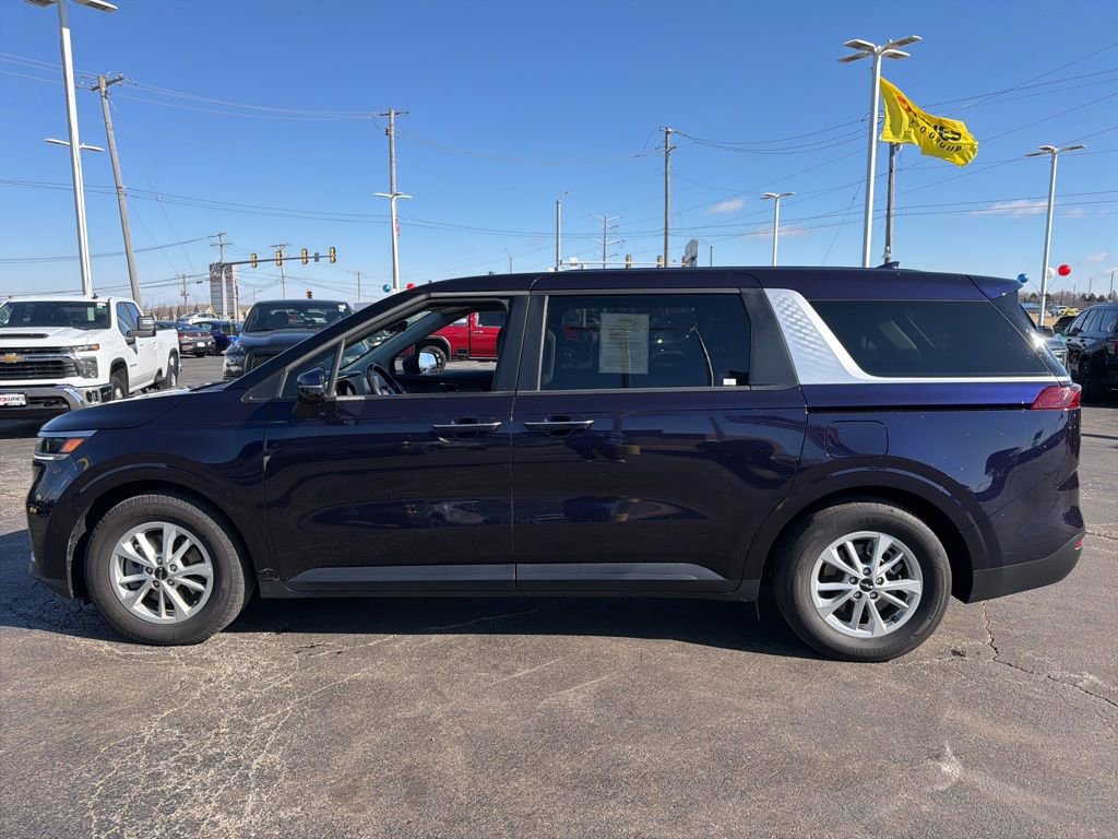 Used 2024 Kia Carnival LX image 8