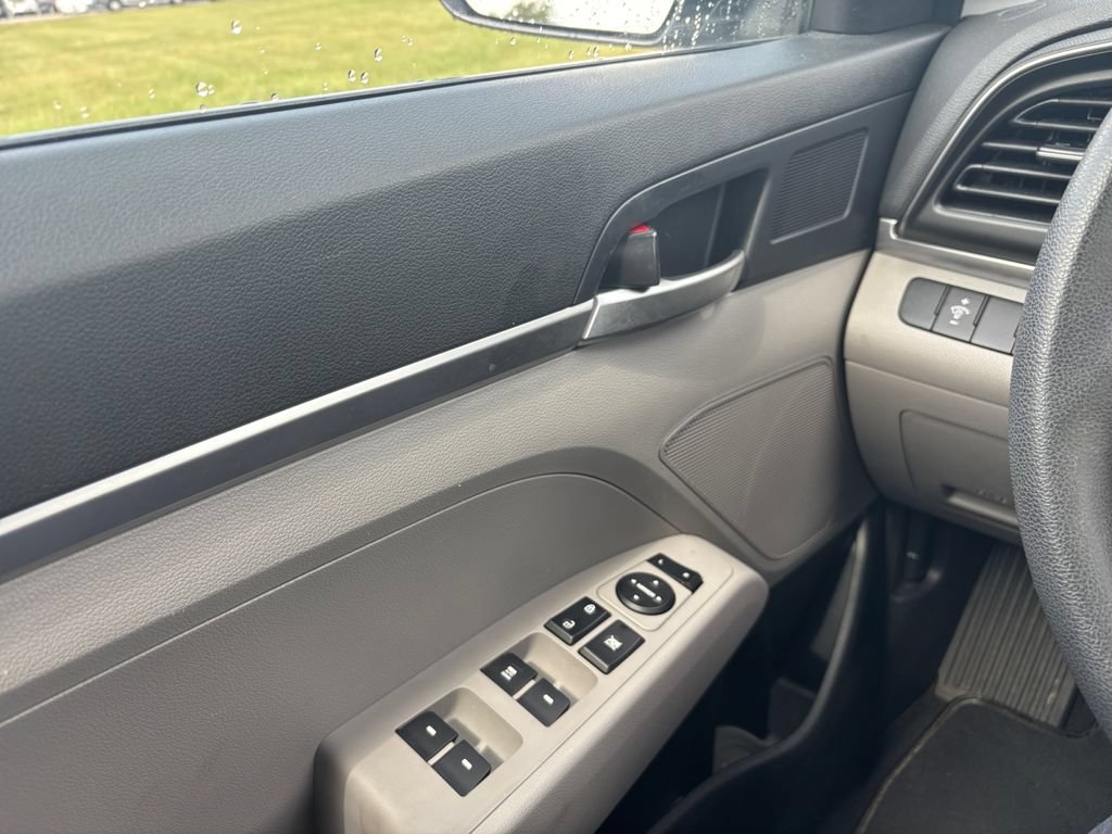 Used 2020 Hyundai Elantra SE FWD image 16