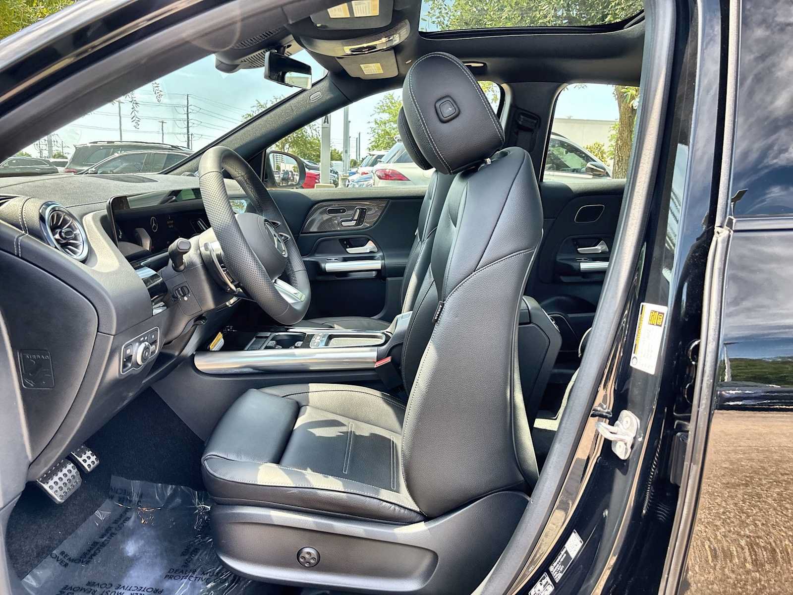 New 2026 Mercedes-Benz GLA 35 AMG 4MATIC image 3