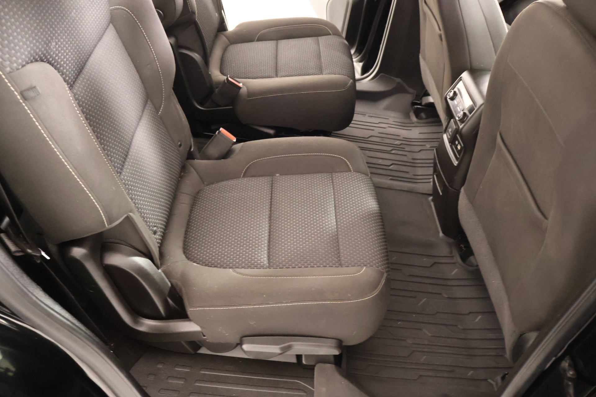Used 2023 GMC Acadia SLE w/ Driver Convenience Package FWD image 15