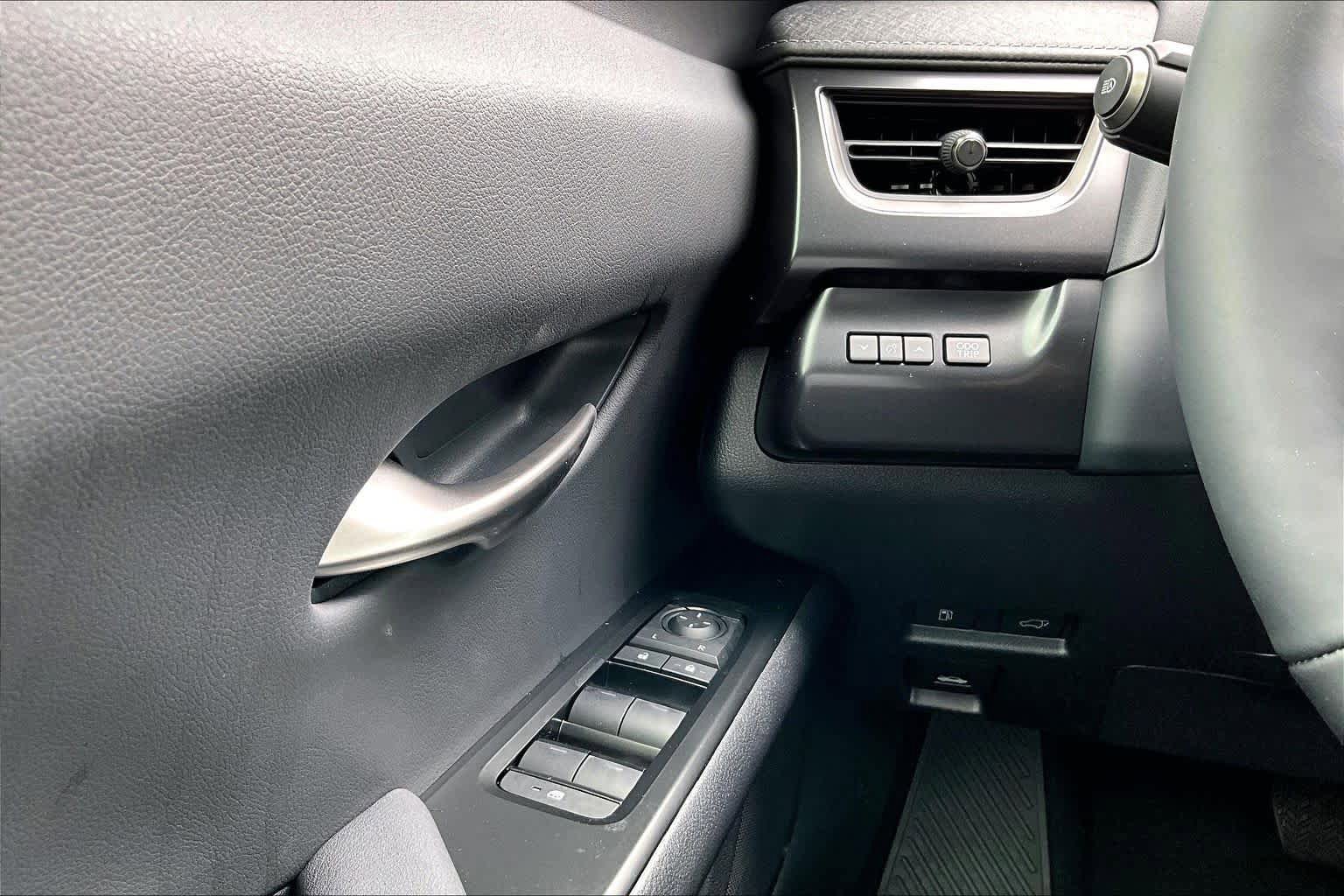 New 2026 Lexus UX 300h FWD image 20
