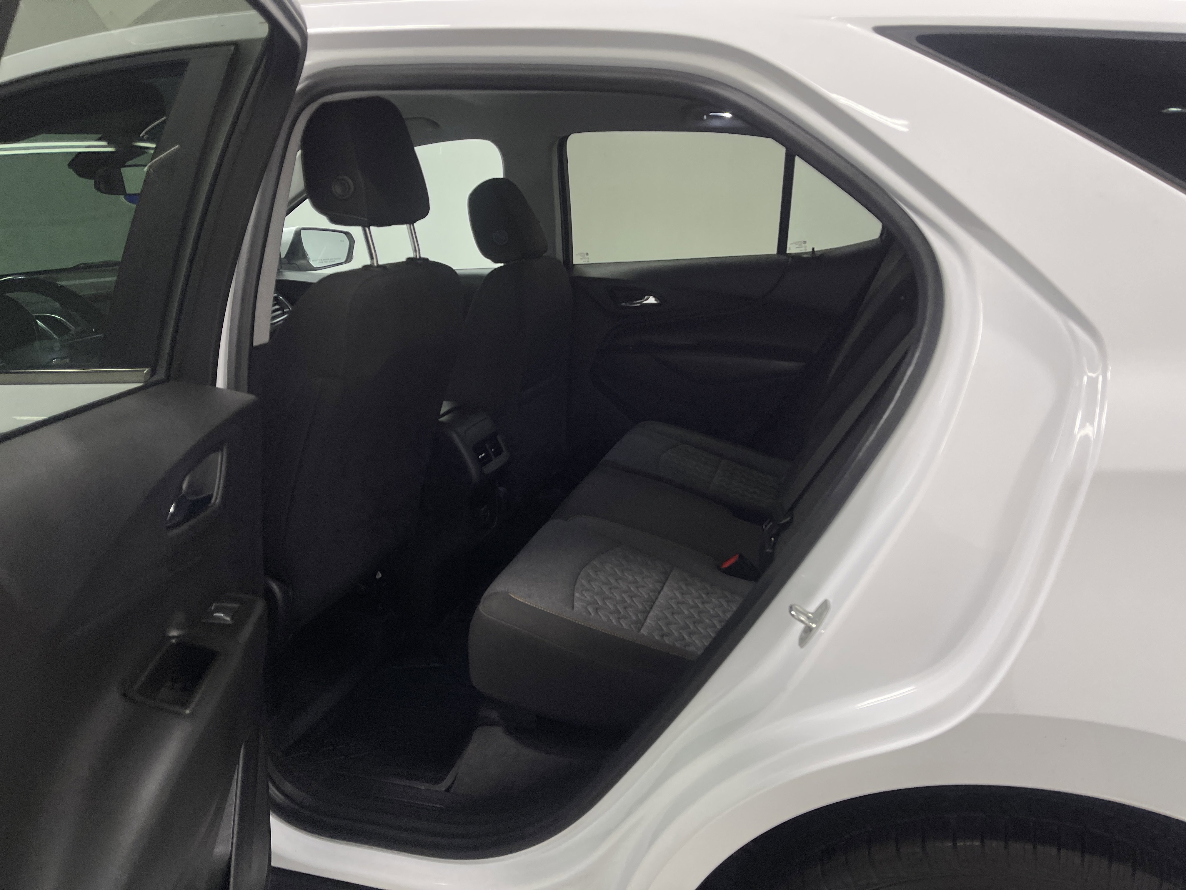 Used 2022 Chevrolet Equinox LT w/ Driver Convenience Package image 13