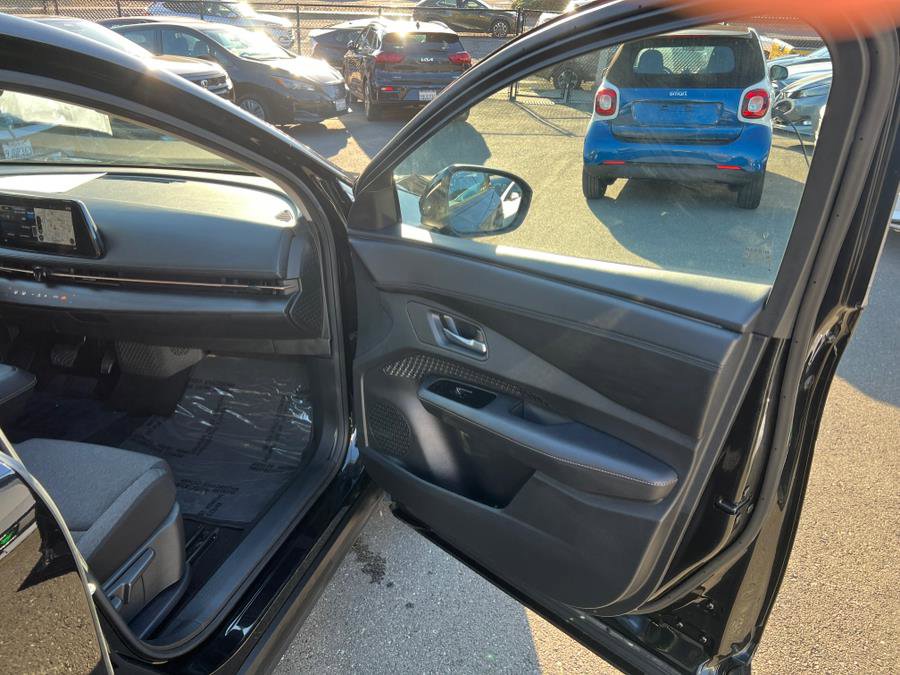 Used 2024 Nissan Ariya FWD image 36