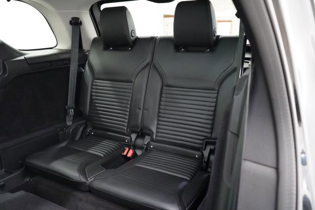 Used 2024 Land Rover Discovery S image 59