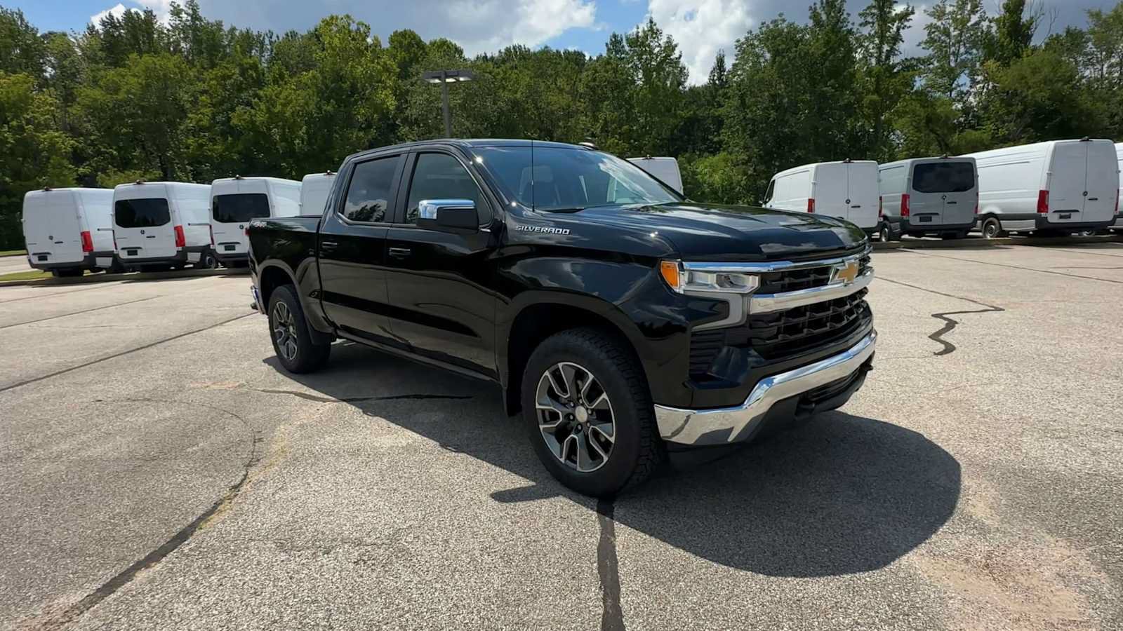 Used 2023 Chevrolet Silverado 1500 LT AWD/4WD image 2
