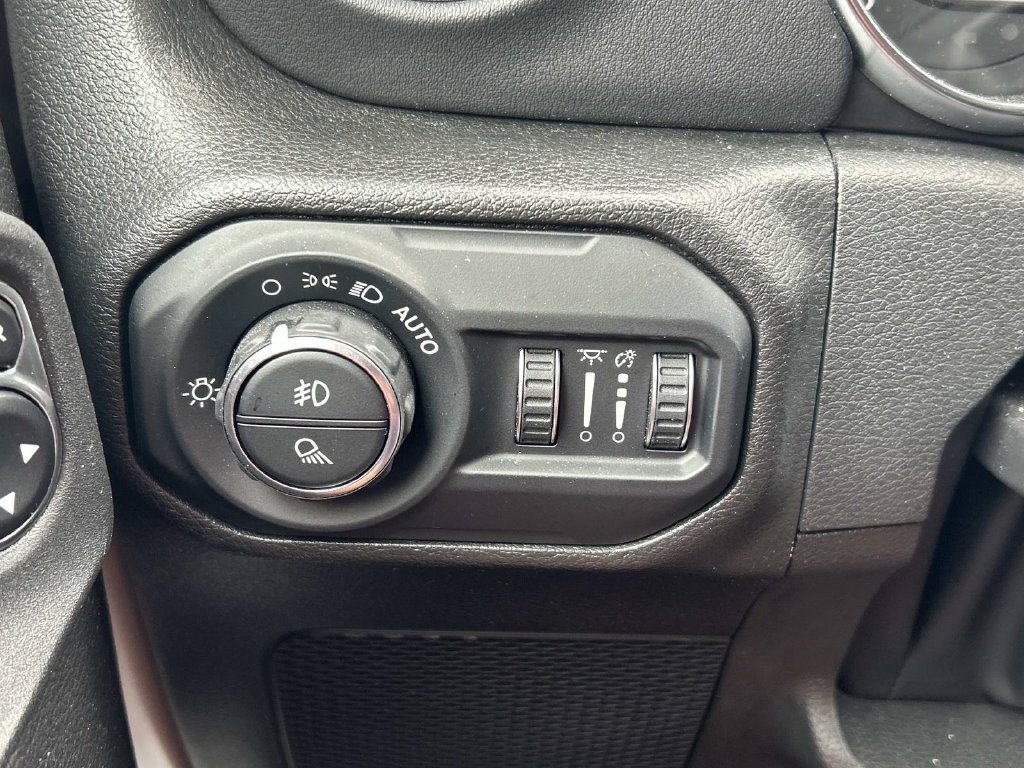 Used 2022 Jeep Gladiator Overland AWD/4WD image 24
