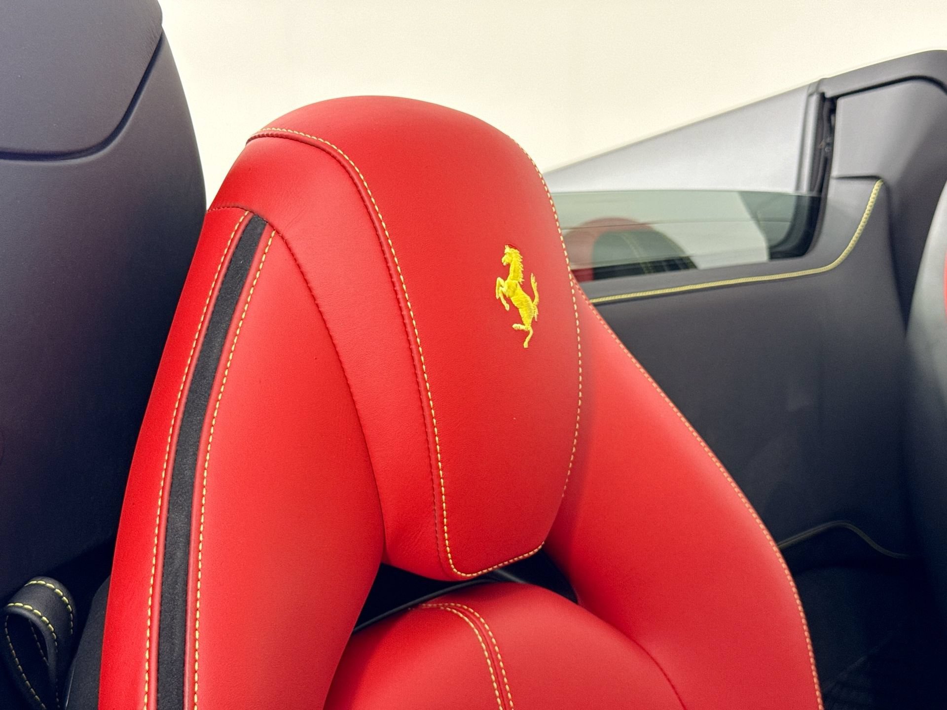 Certified 2022 Ferrari F8 Tributo RWD image 23