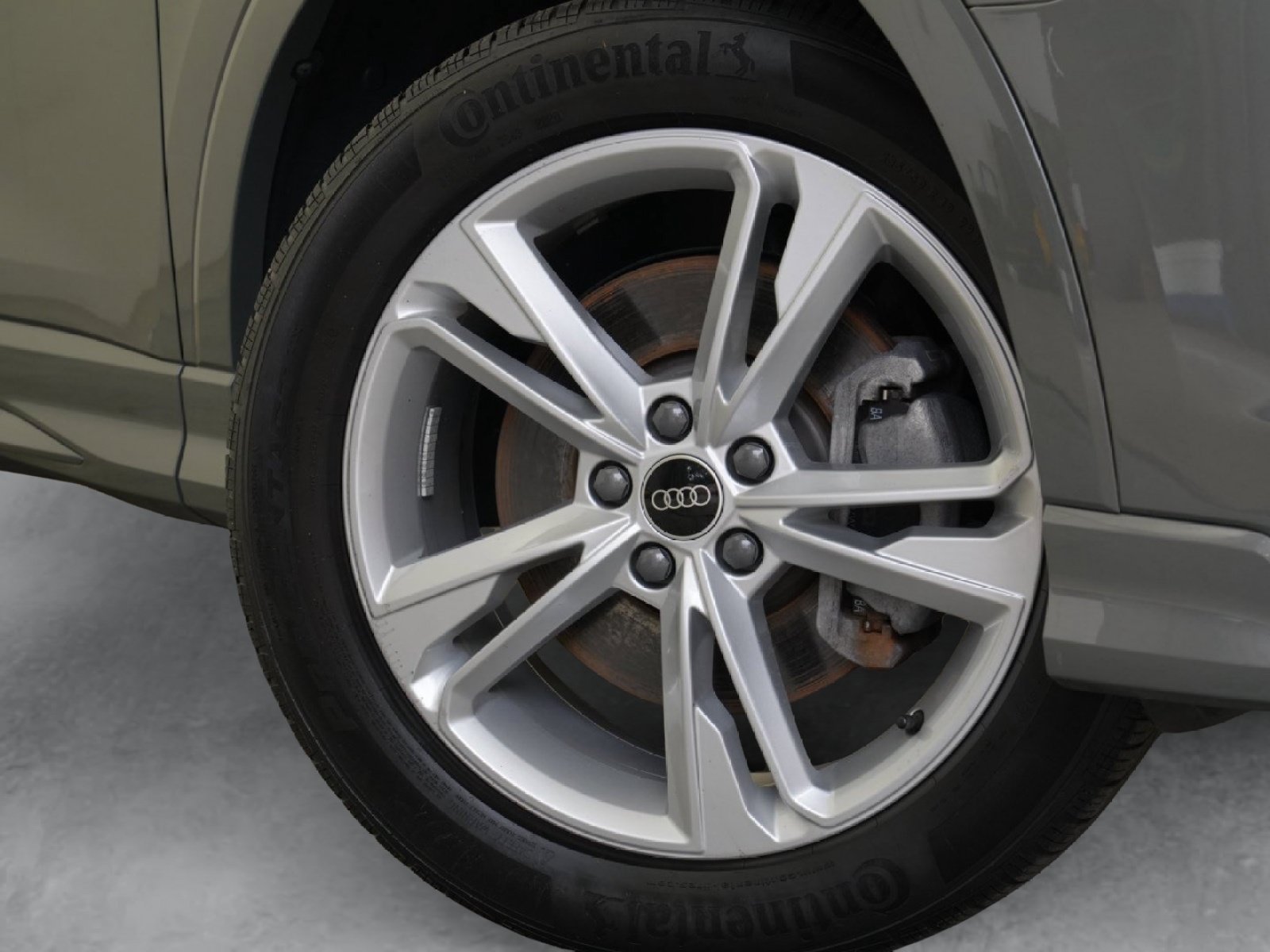 Used 2021 Audi Q3 2.0T Premium w/ Convenience Package AWD/4WD image 3