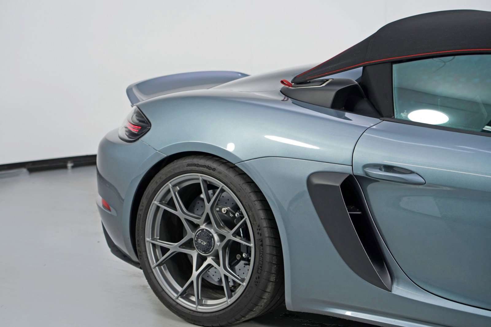 Used 2024 Porsche 718 Boxster Spyder RS w/ Light Design Package RWD image 59