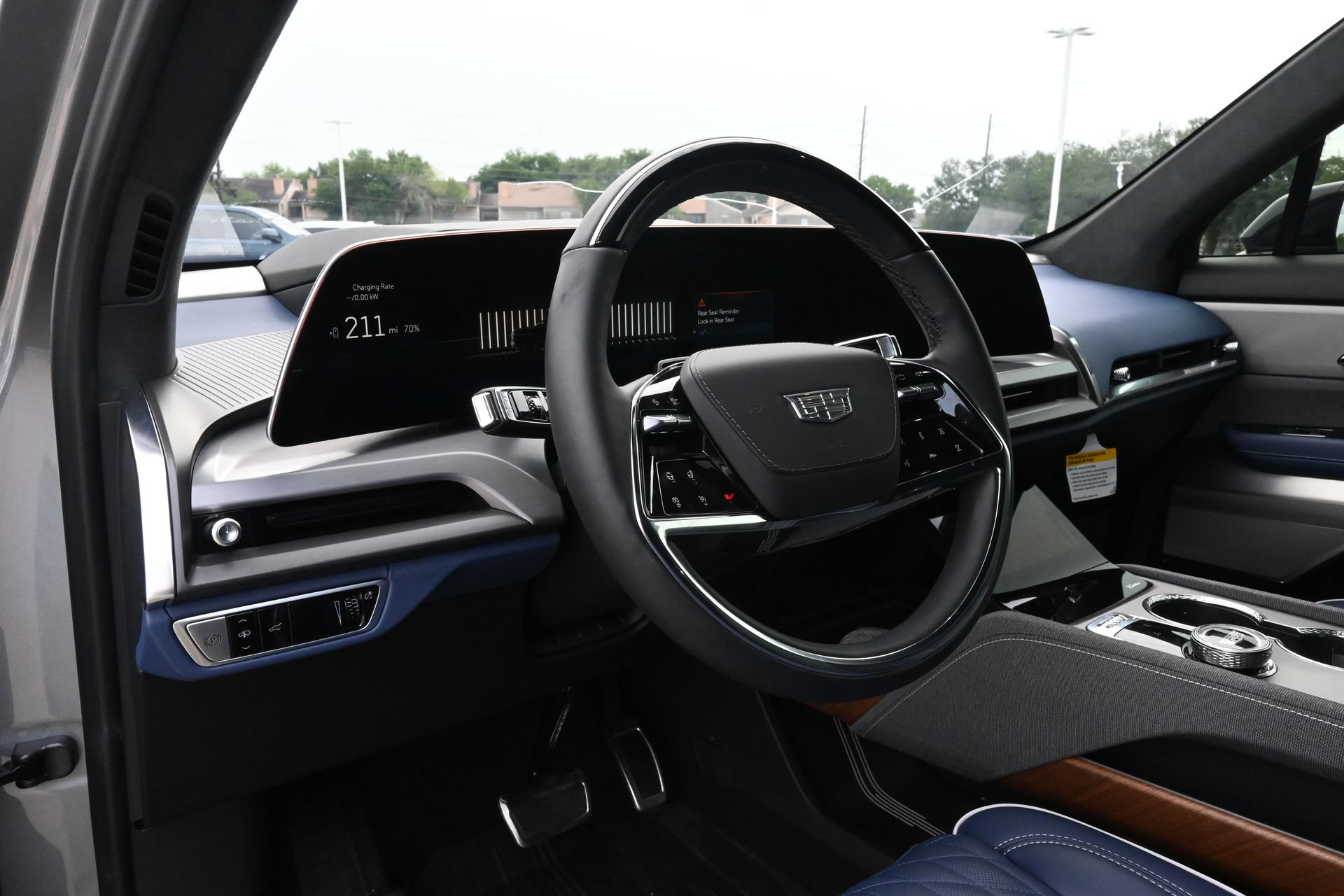 Used 2026 Cadillac Vistiq Premium Luxury w/ LPO, Floor Liner Package AWD/4WD image 18