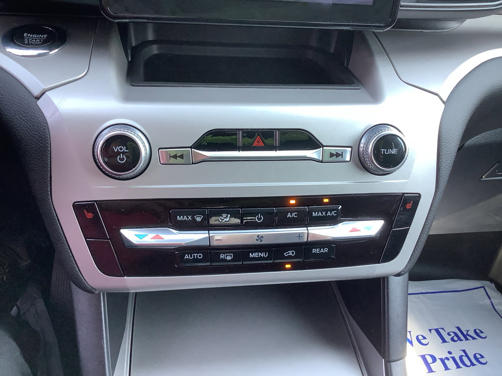 Used 2022 Ford Explorer XLT image 18