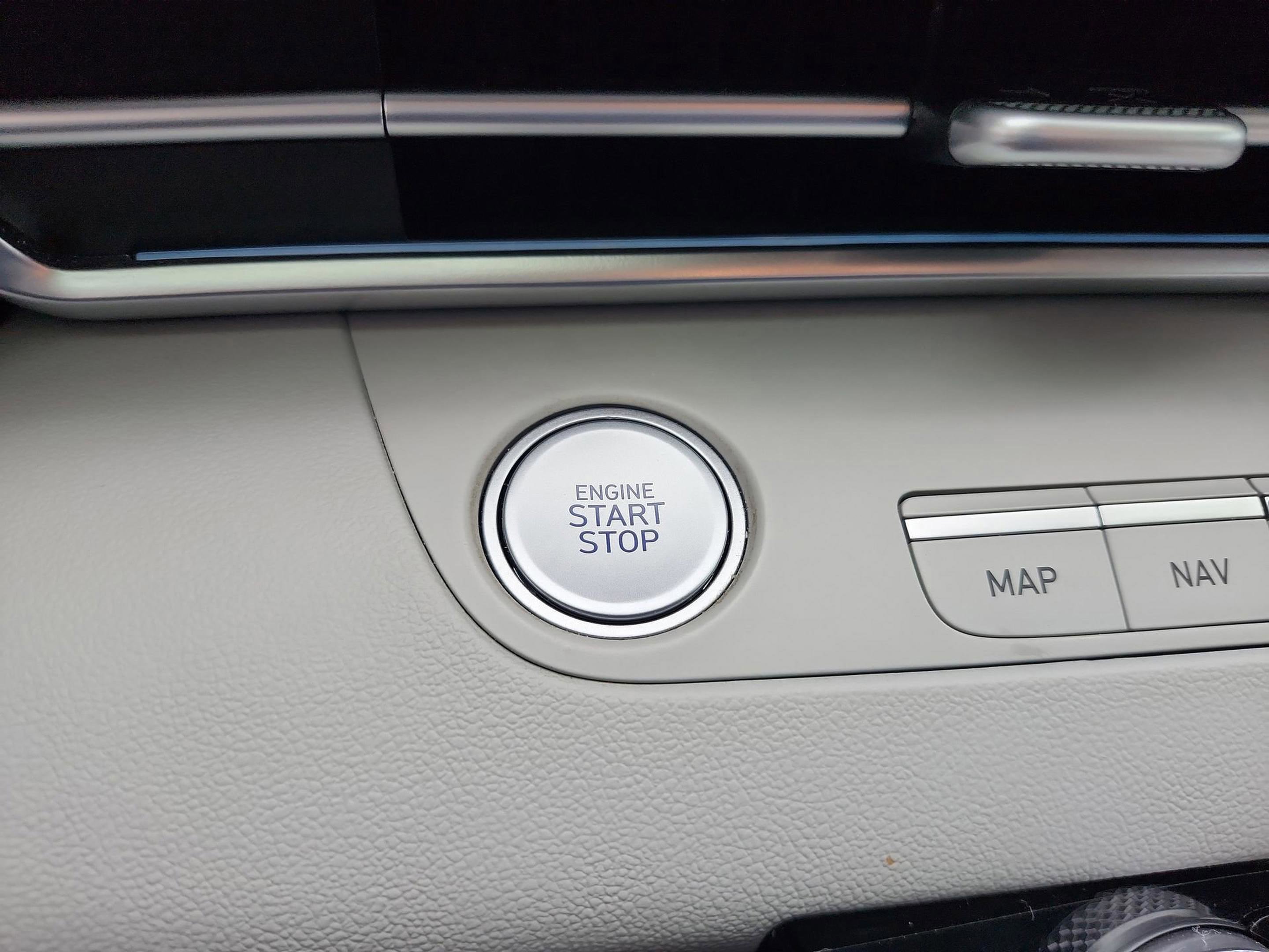 Used 2022 Hyundai Elantra Limited image 29