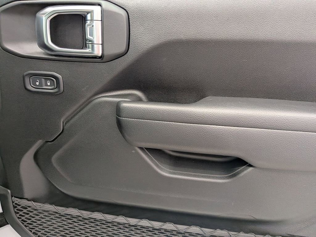 Used 2025 Jeep Wrangler Unlimited Rubicon AWD/4WD image 26
