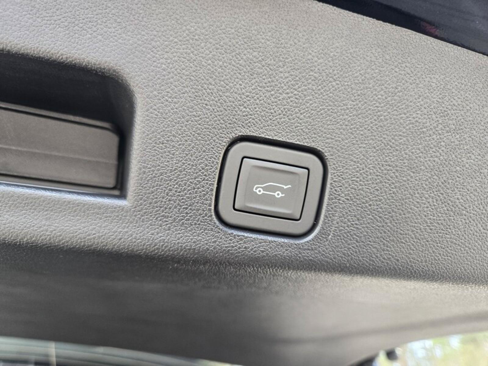 New 2026 GMC Acadia Elevation w/ Elevation Premium Package FWD image 8