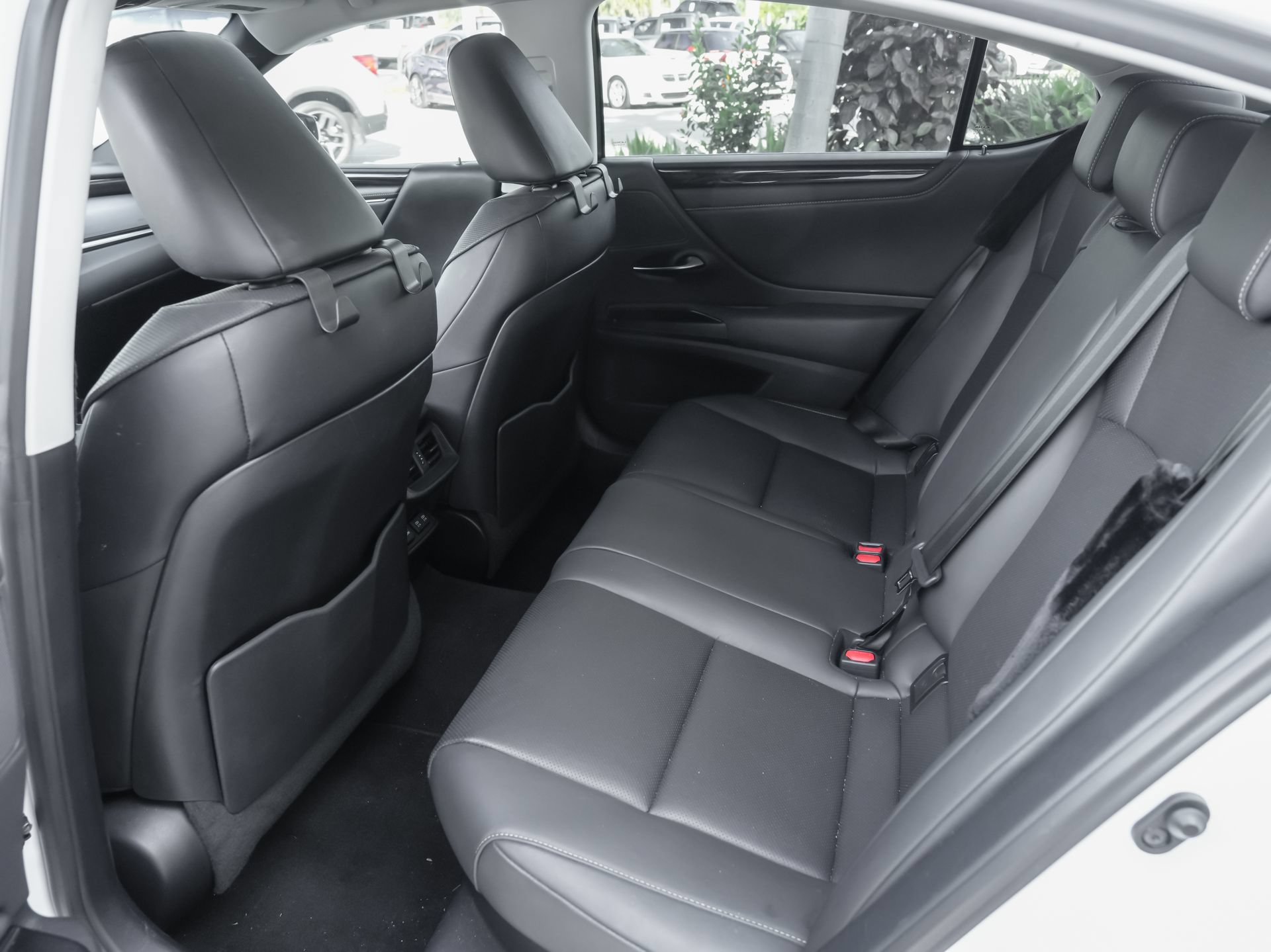 Used 2020 Lexus ES 300h w/ Premium Package FWD image 18