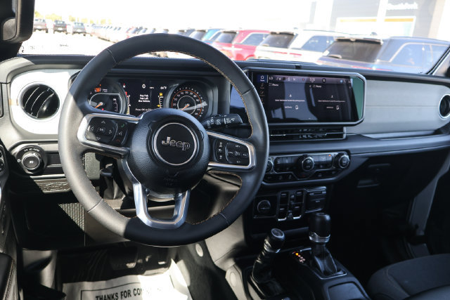 Used 2024 Jeep Wrangler Unlimited Sahara AWD/4WD image 10