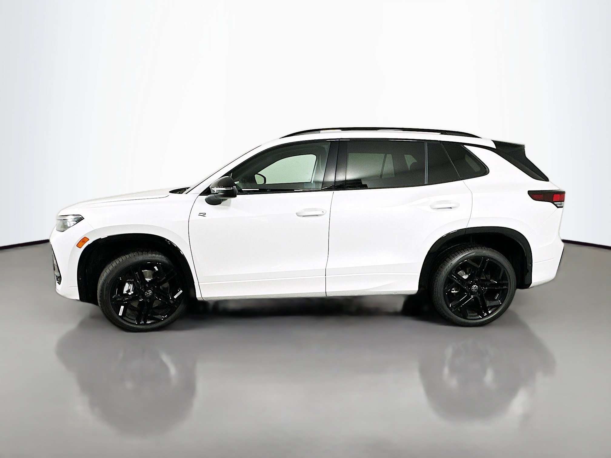 New 2026 Volkswagen Tiguan SE R-Line image 4
