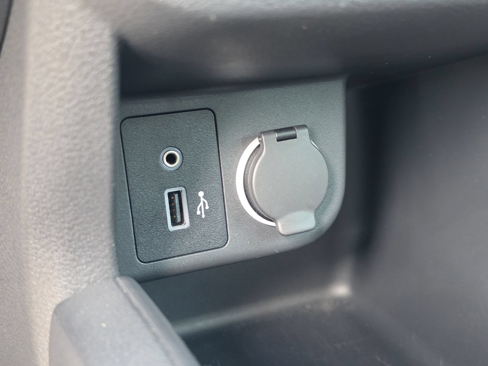 Used 2023 Nissan Kicks S FWD image 27