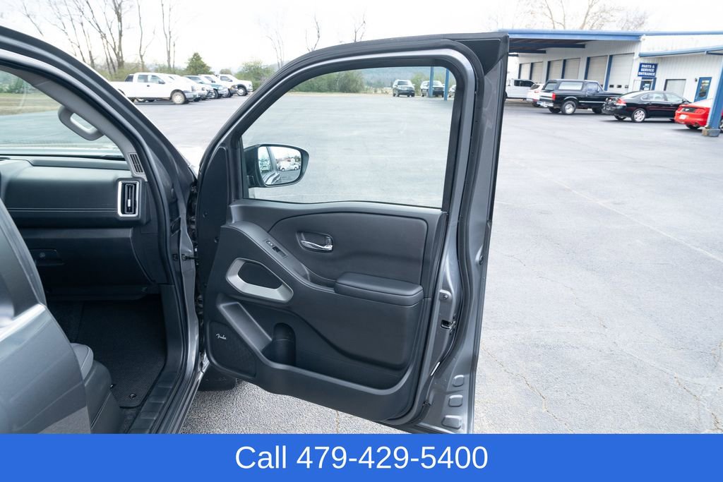 Used 2025 Nissan Frontier SV w/ SV Convenience Package image 14