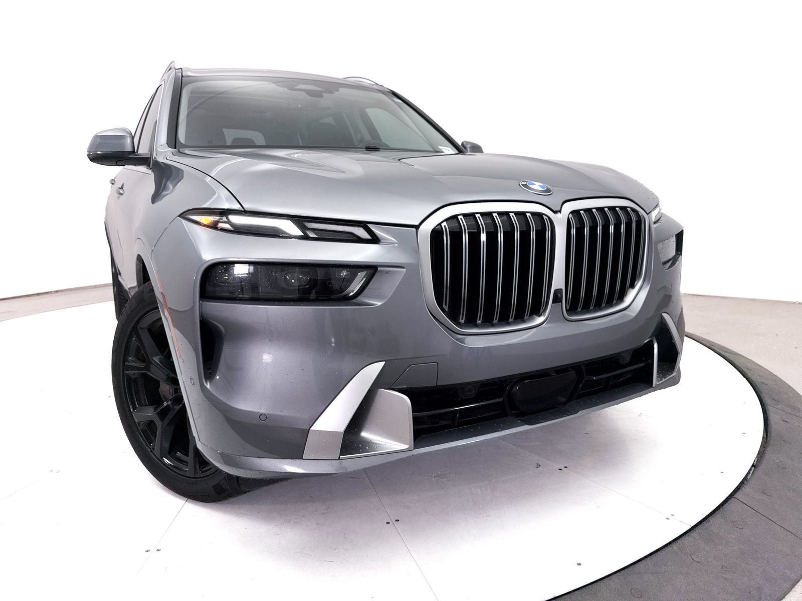 Used 2024 BMW X7 xDrive40i w/ Premium Package AWD/4WD image 8