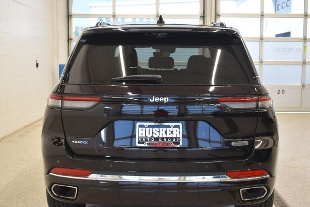 Used 2022 Jeep Grand Cherokee Overland w/ Luxury Tech Group IV AWD/4WD image 11