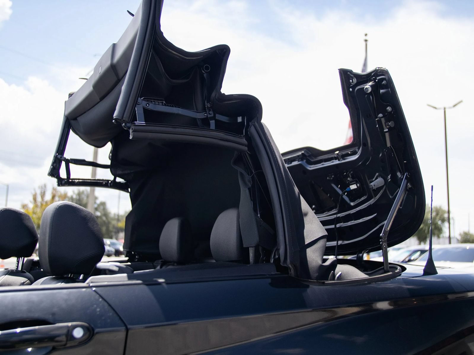 Used 2018 BMW 230i Convertible RWD image 31