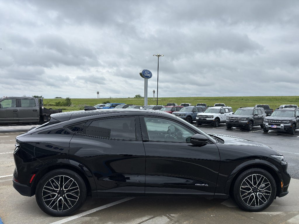 Used 2025 Ford Mustang Mach-E Premium AWD/4WD image 6
