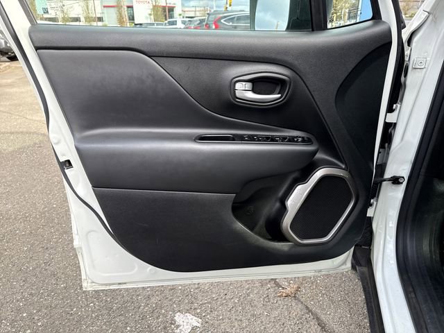 Used 2023 Jeep Renegade Latitude image 18