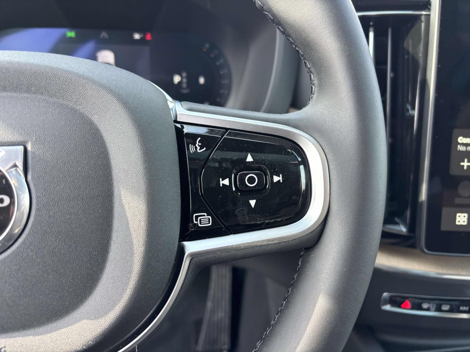 New 2026 Volvo XC60 B5 Plus w/ Protection Package Premier AWD/4WD image 18