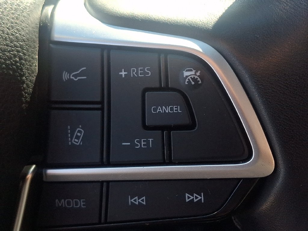 Used 2022 Toyota Highlander XLE AWD/4WD image 24