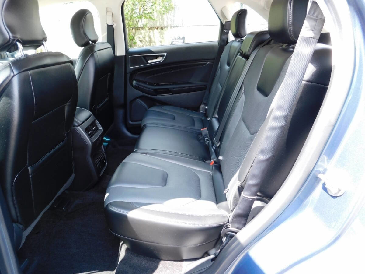 Used 2018 Ford Edge Titanium w/ Equipment Group 302A image 7