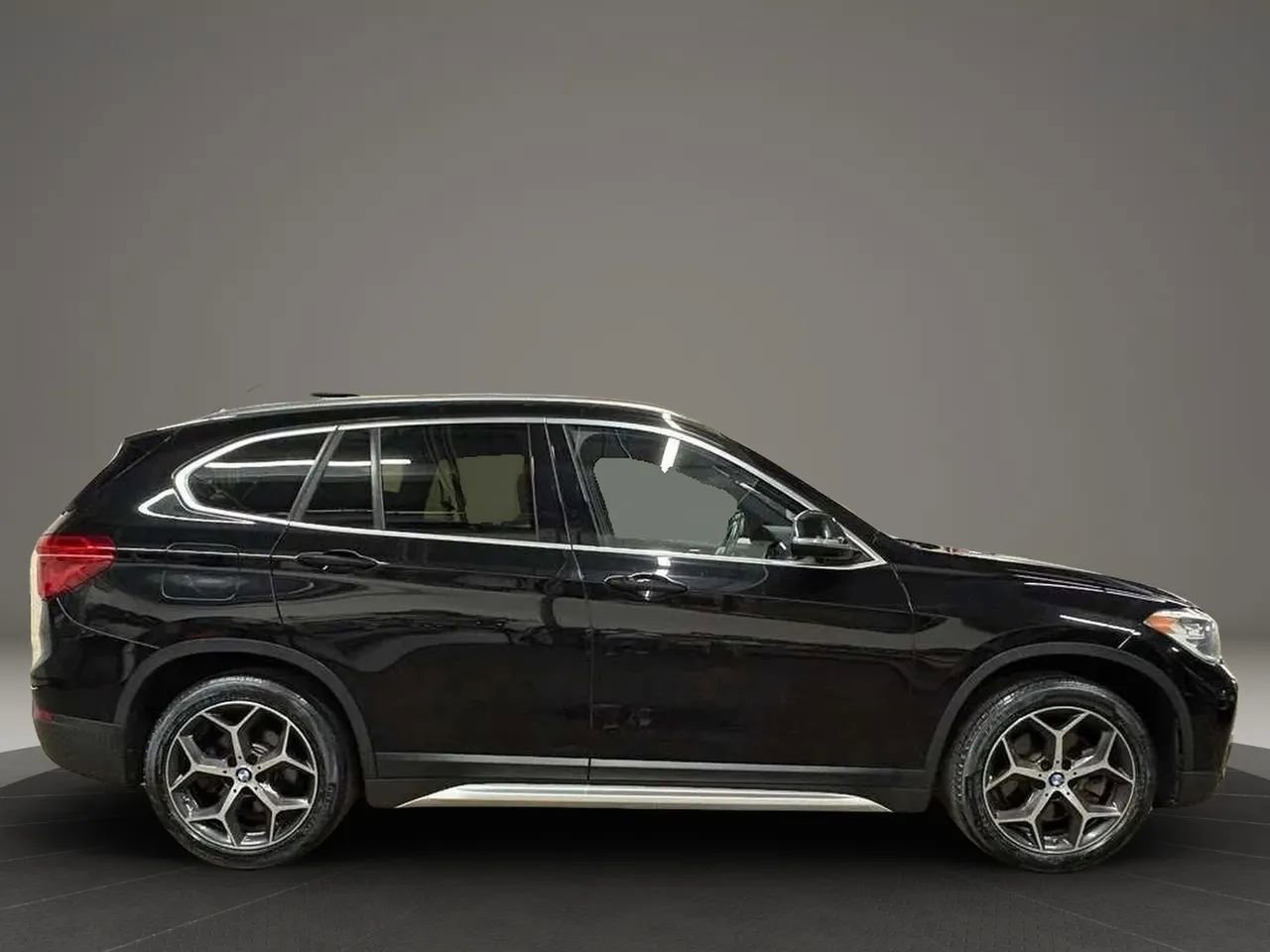 Used 2018 BMW X1 xDrive28i w/ Convenience Package AWD/4WD image 6