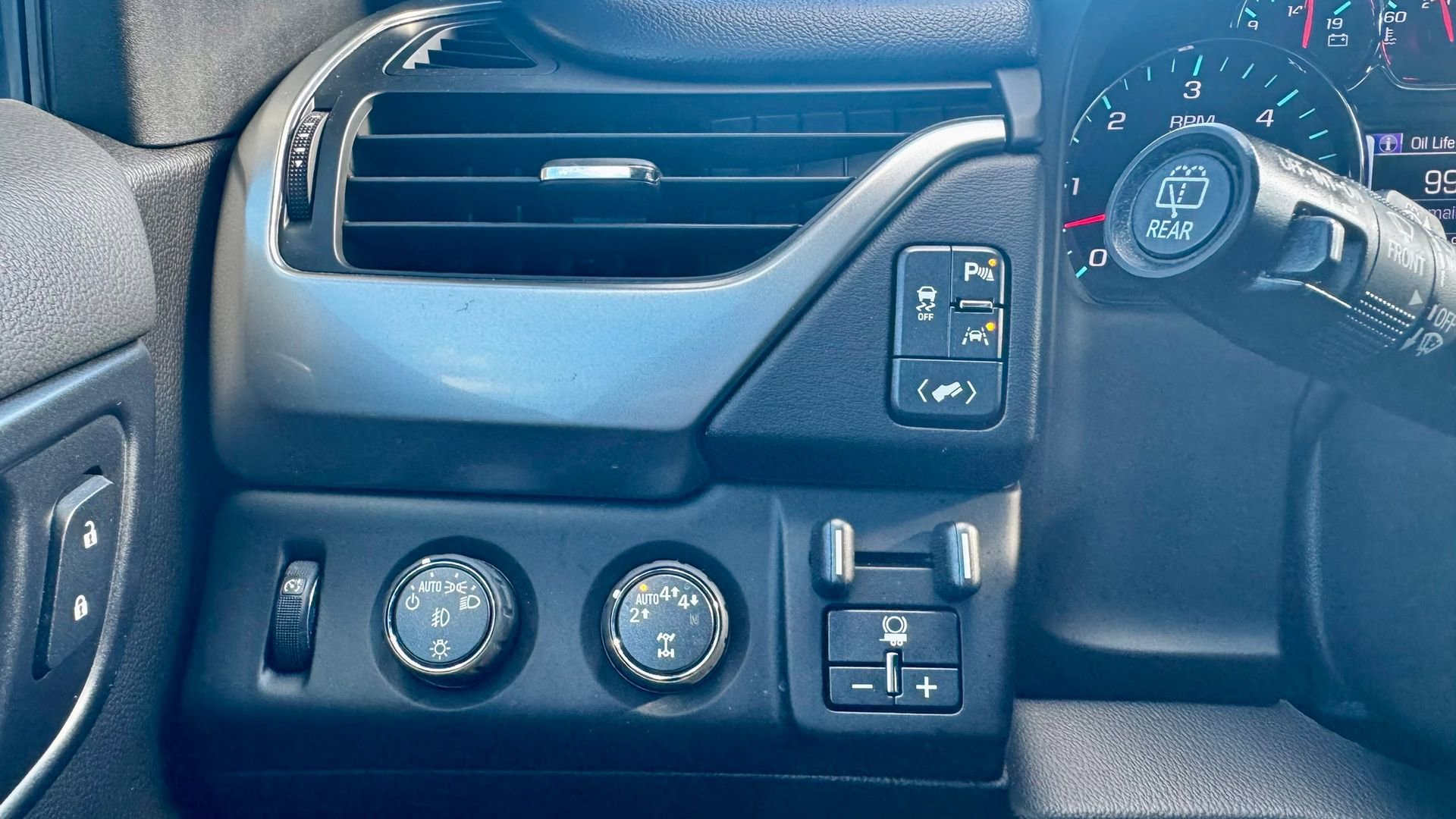 Used 2019 Chevrolet Tahoe LT image 38