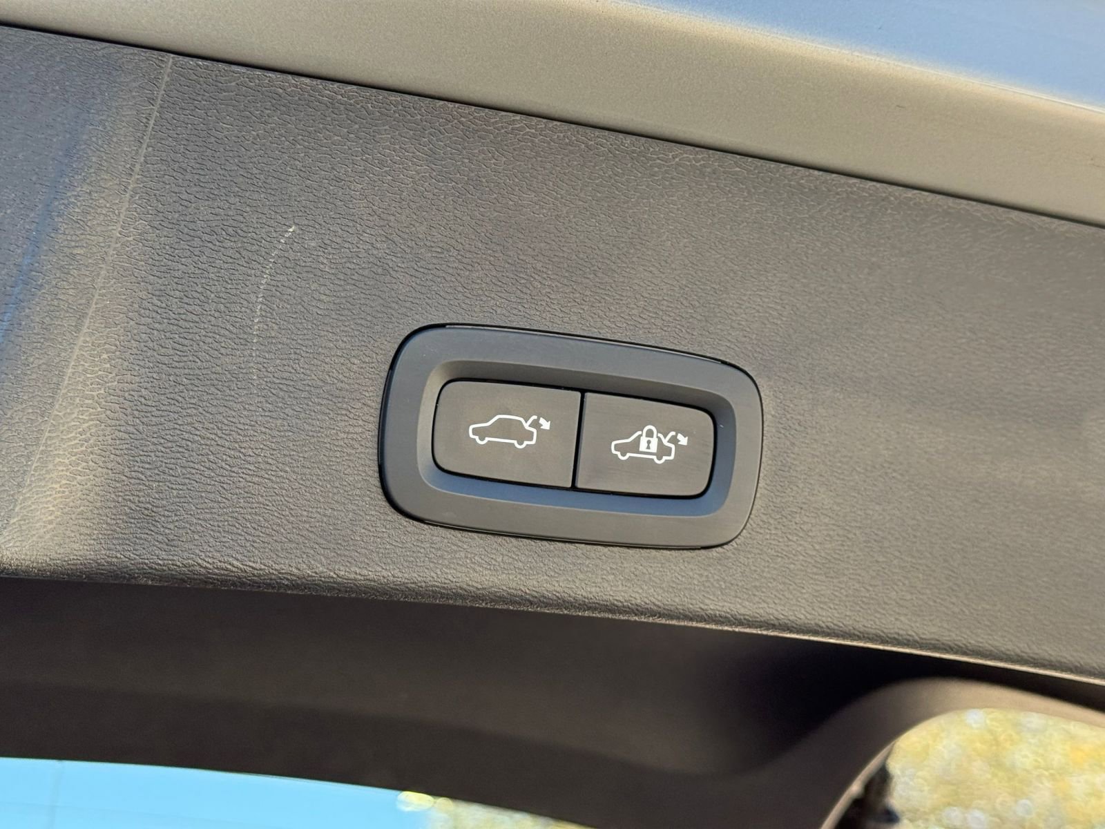 Used 2023 Volvo XC40 Recharge Plus image 29