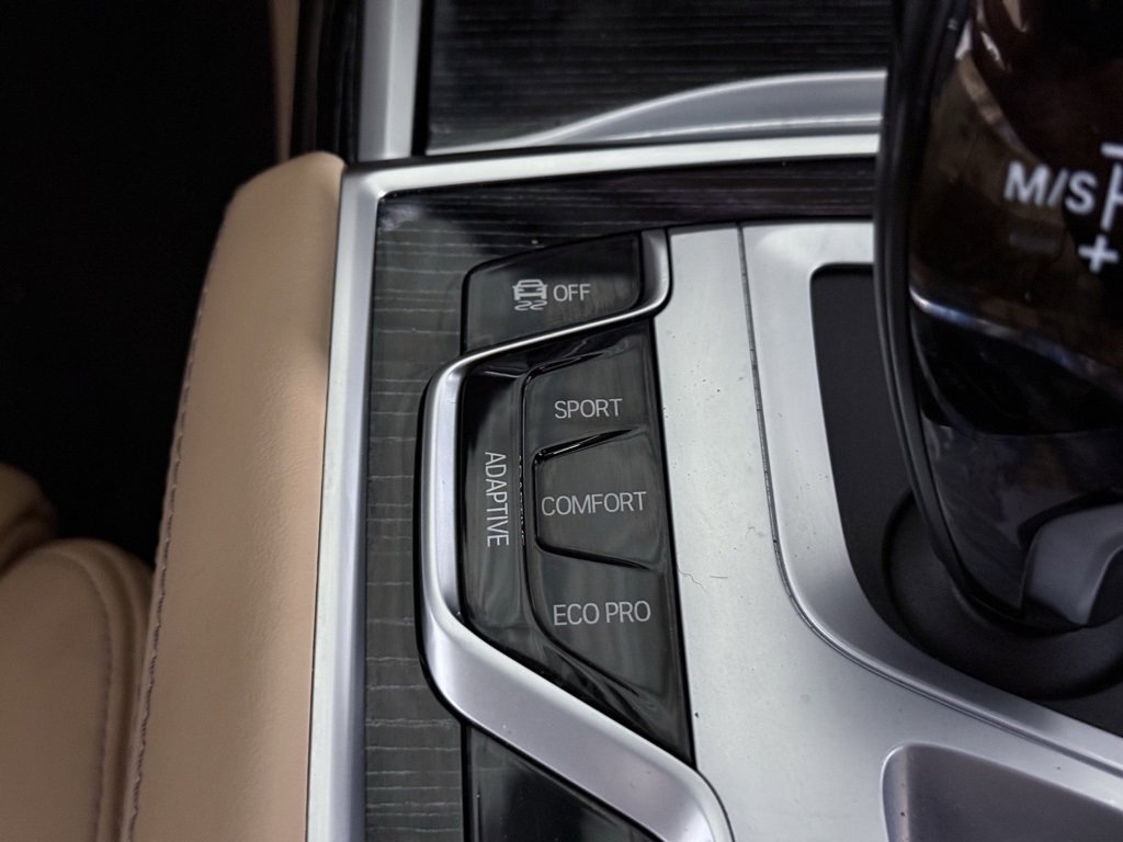 Used 2022 BMW 750i xDrive w/ Executive Package image 40