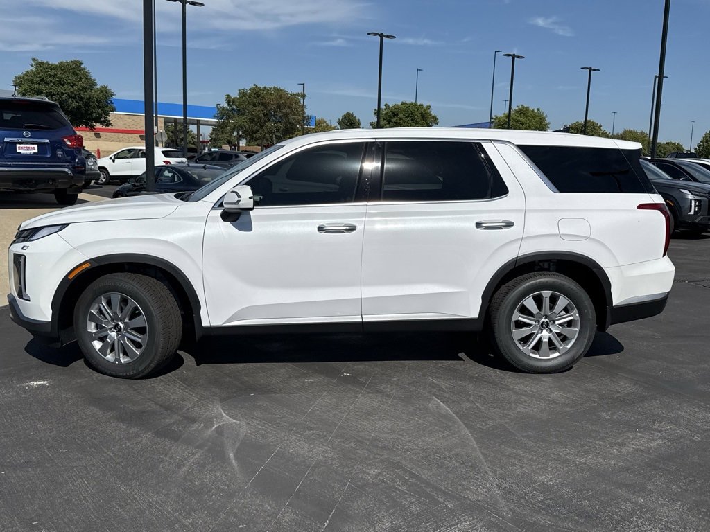 New 2025 Hyundai Palisade SE image 2