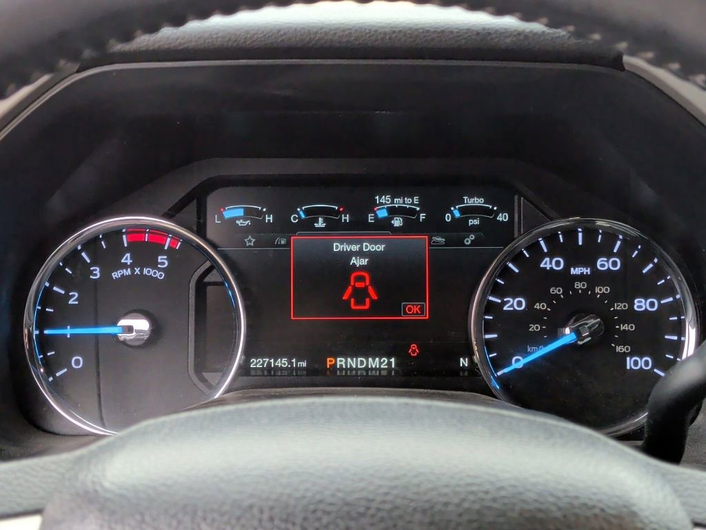 Used 2017 Ford F350 Lariat w/ Chrome Package image 21