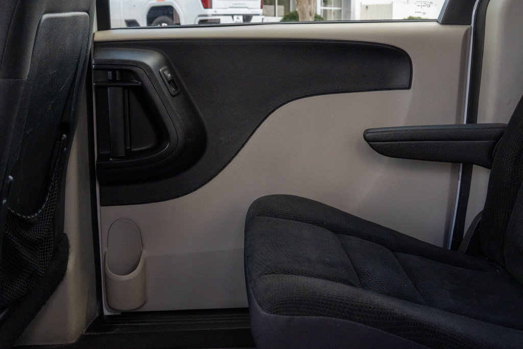 Used 2019 Dodge Grand Caravan SE w/ UConnect Hands-Free Group FWD image 10